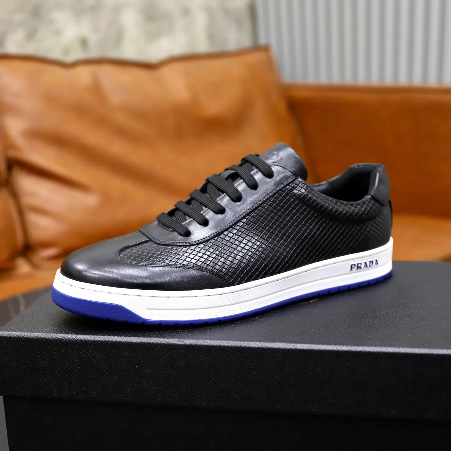 Factory price: 💰640 Prada classic men’s lace-up casual shoes | Imported cowhide upper | Upper stitching layered design, light and breathable | Soft and comfortable | Decorated with PRADA letters on the side | Distinctive sports style, showing the brand style | Lightweight concave and convex pattern rubber soles | Matched with cowhide foot pad lining | Excellent foot feel, fashionable and elegant | Size: 38-44 (45 customized)